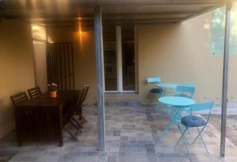 تختخواب و صبحانه Paradise Inn