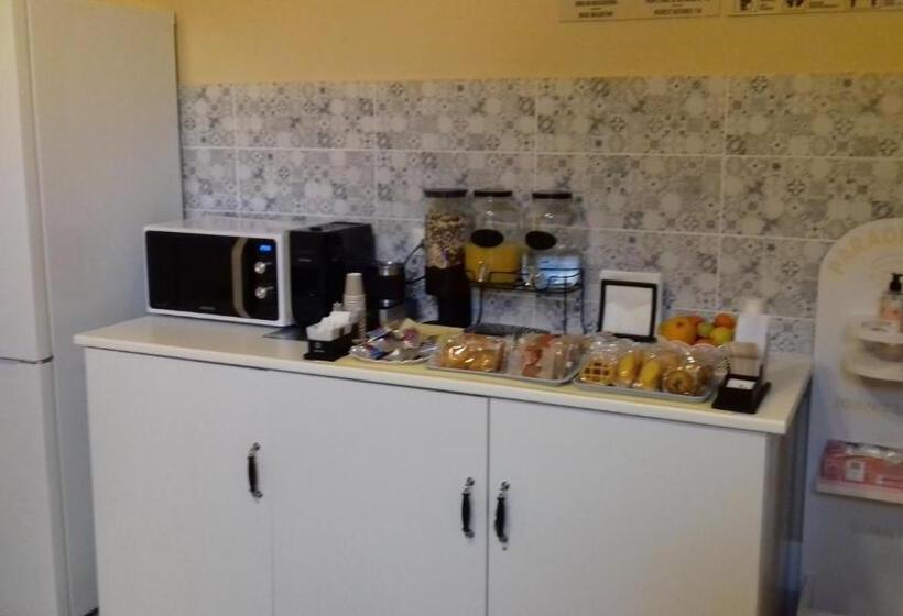 تختخواب و صبحانه Paradise Inn