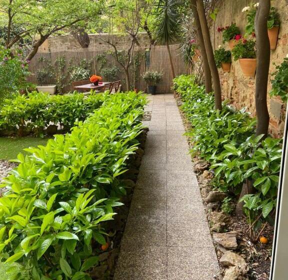 تختخواب و صبحانه Paradise Inn