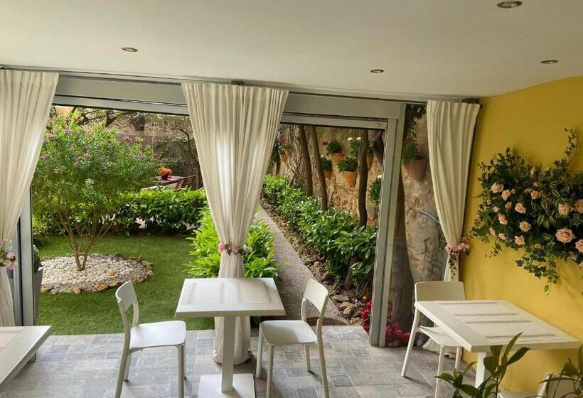 تختخواب و صبحانه Paradise Inn