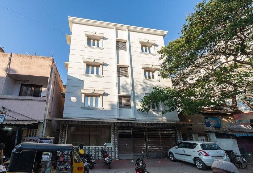 호텔 Spot On 37272 Alfa Palace