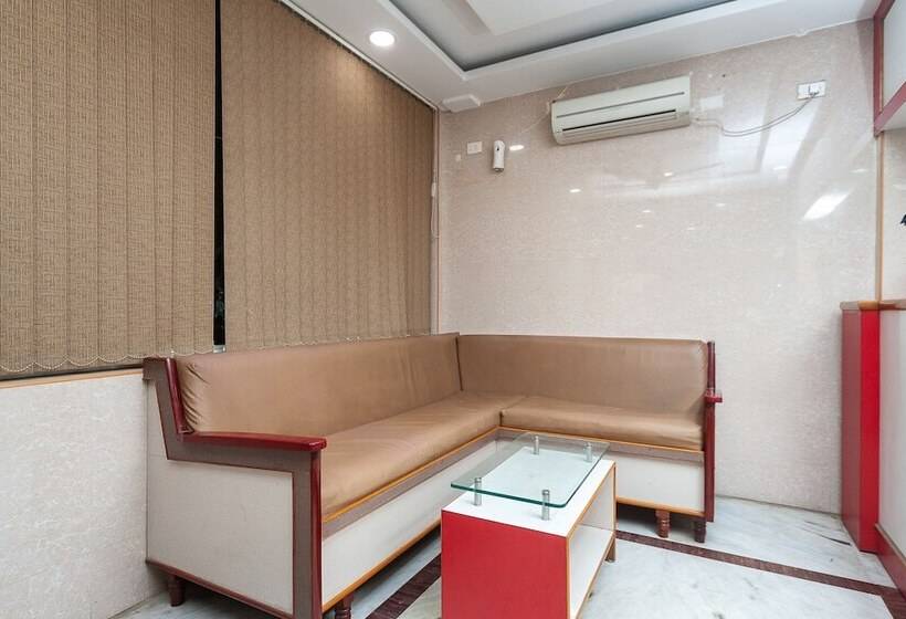 호텔 Spot On 37272 Alfa Palace