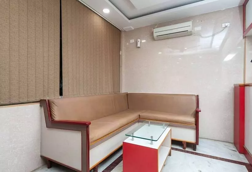 ホテル Spot On 37272 Alfa Palace