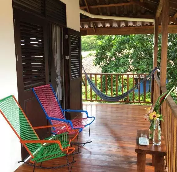 تختخواب و صبحانه Tortuguero Casa Pelican