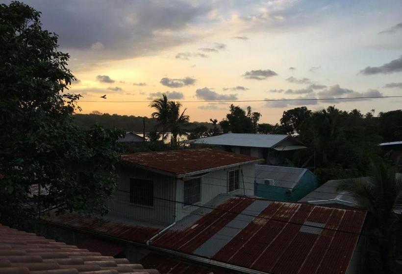 تختخواب و صبحانه Tortuguero Casa Pelican