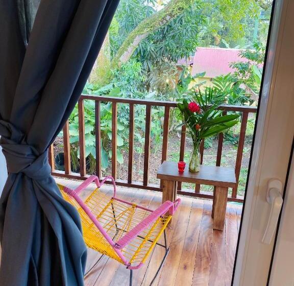 تختخواب و صبحانه Tortuguero Casa Pelican