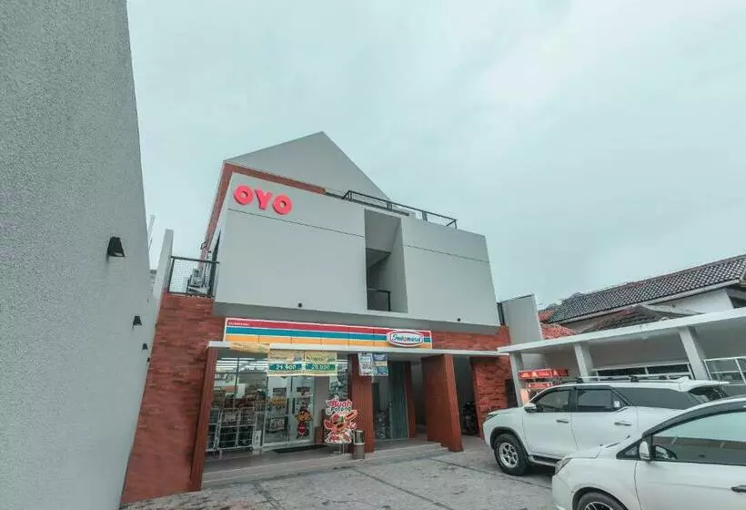 ホテル Oyo 780 Acg House Kalibata Syariah