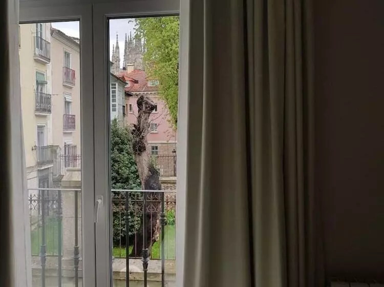 پانسیون Art Burgos