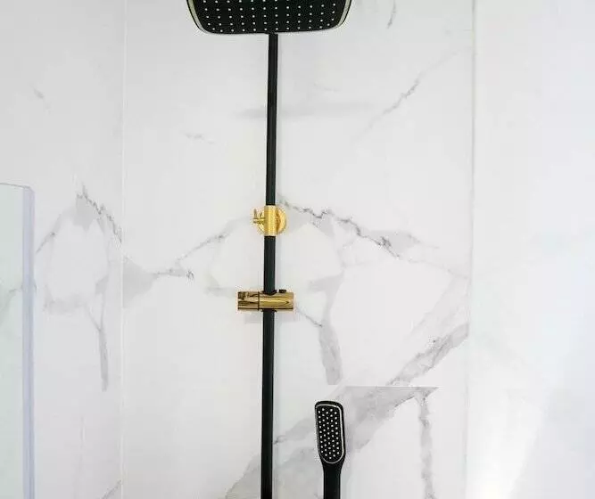 پانسیون Art Burgos