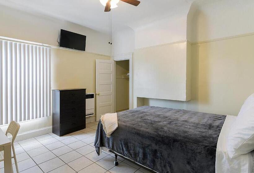 هاستل Pads On Pasadena Ave