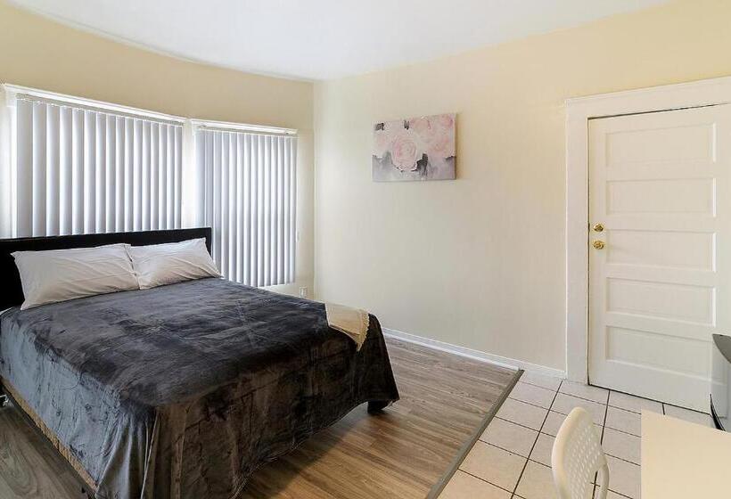 هاستل Pads On Pasadena Ave