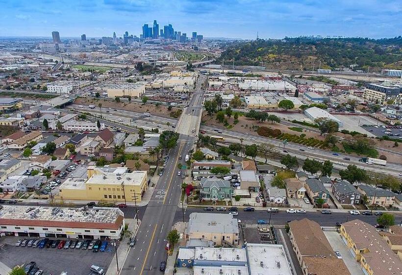 هاستل Pads On Pasadena Ave