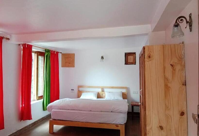 Hotel Silent Valley  Alchauna Kumaoni House Along River Kalsa