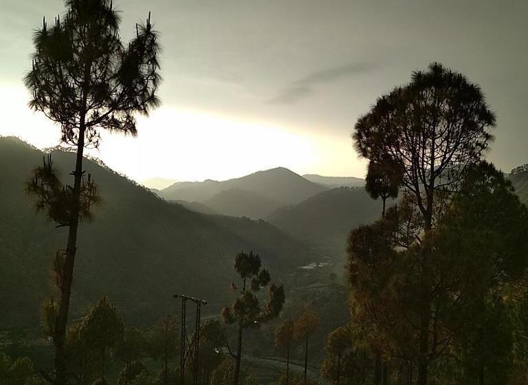 Hotel Silent Valley  Alchauna Kumaoni House Along River Kalsa