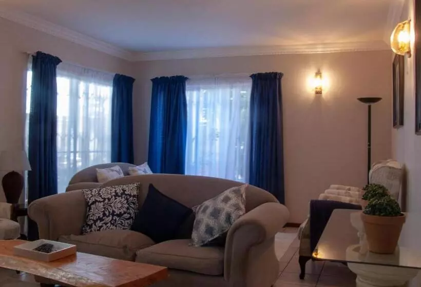 تختخواب و صبحانه Hamilton Urban Farm Guest House