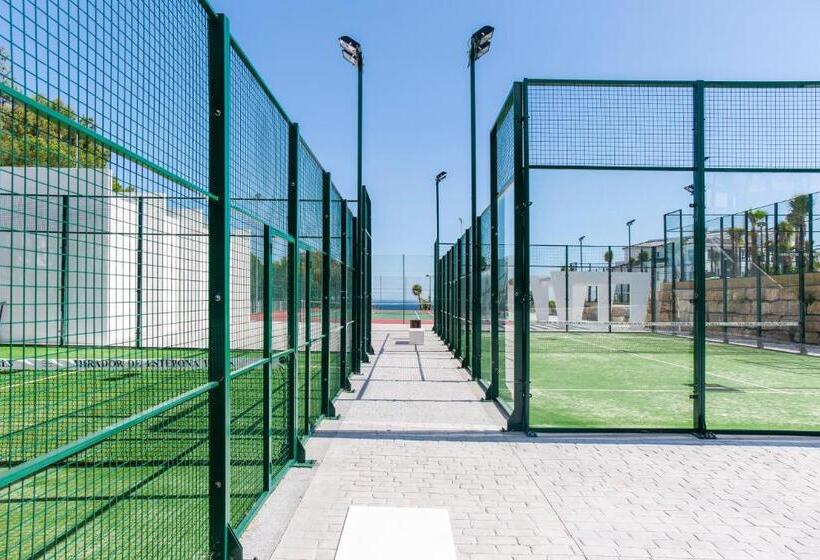 استراحتگاه Estepona Holiday Hills