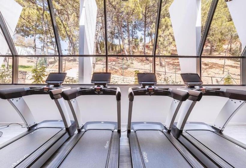 استراحتگاه Estepona Holiday Hills