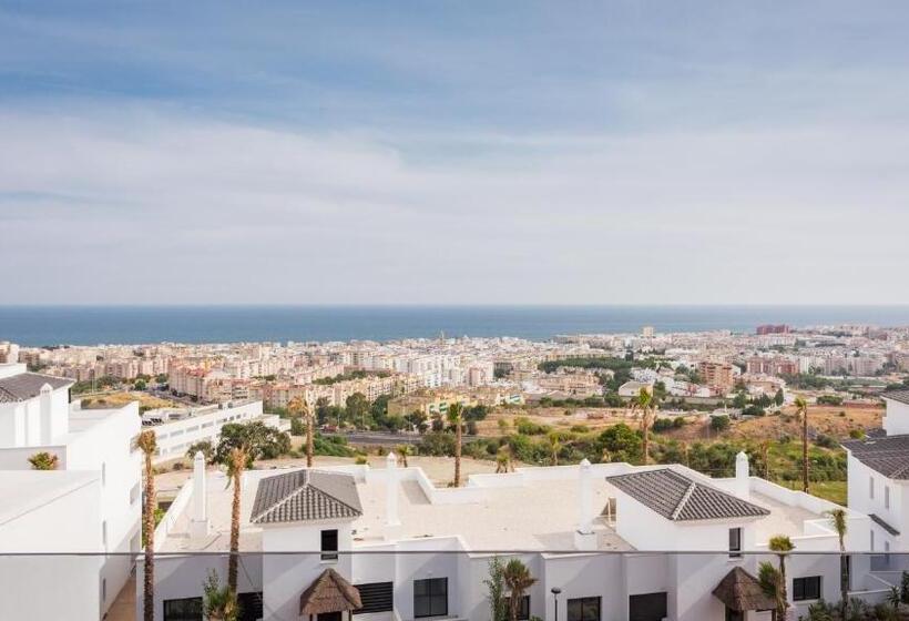 استراحتگاه Estepona Holiday Hills