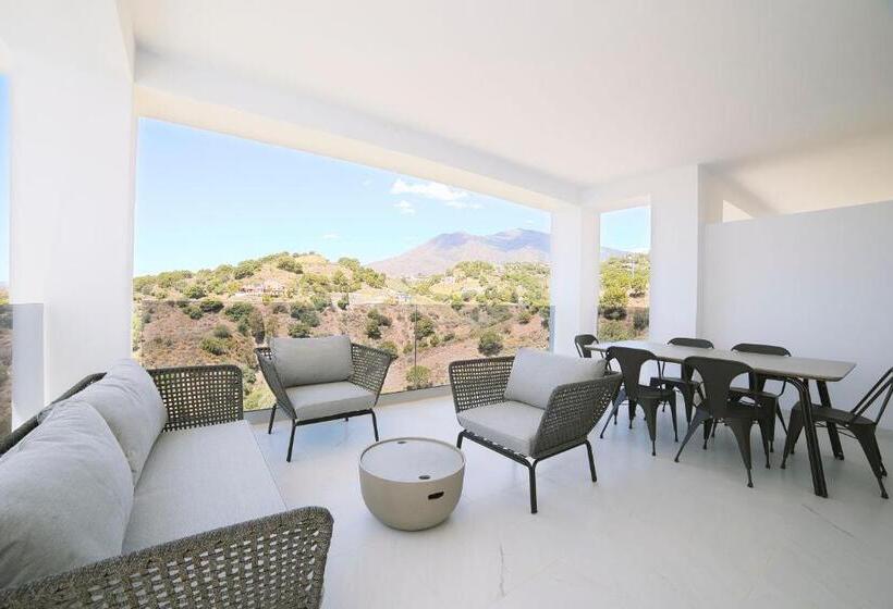 استراحتگاه Estepona Holiday Hills