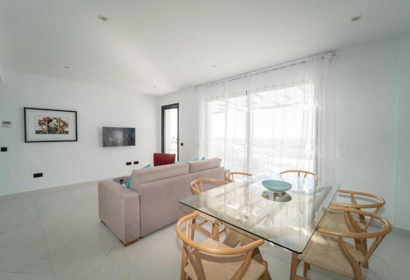 استراحتگاه Estepona Holiday Hills