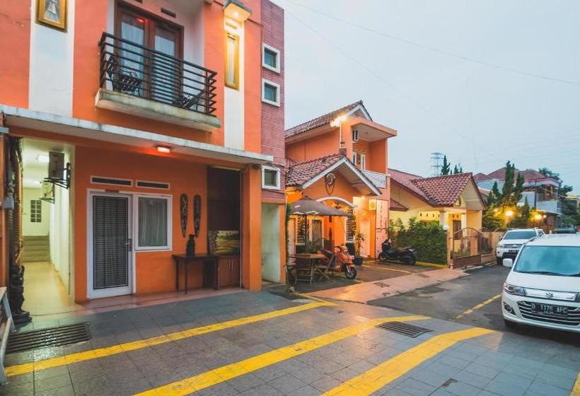 פנסיון Reddoorz Syariah Near Margahayu Raya