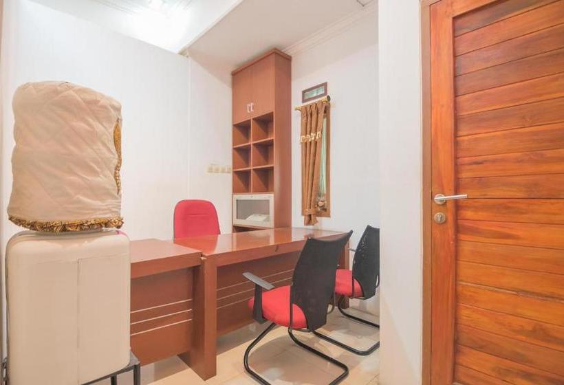 פנסיון Reddoorz Syariah Near Margahayu Raya