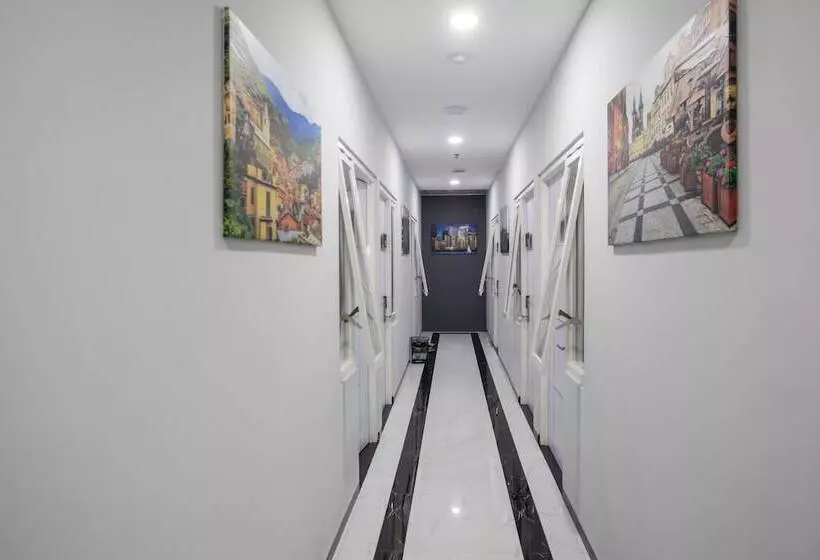Majatalo Reddoorz Plus Near Politeknik Negeri Malang
