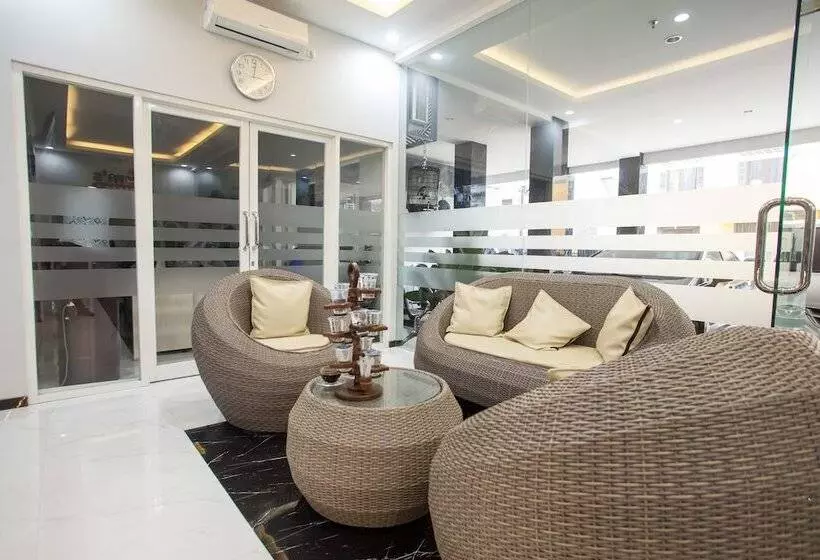 Majatalo Reddoorz Plus Near Politeknik Negeri Malang
