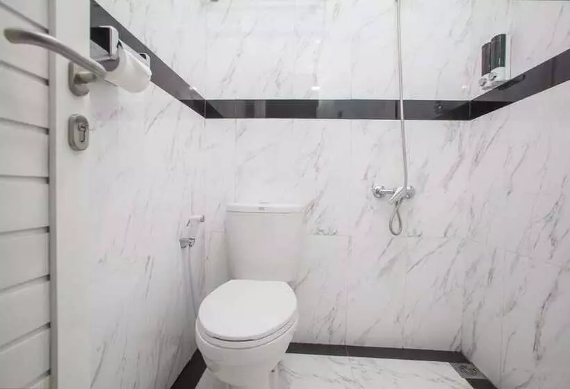 Majatalo Reddoorz Plus Near Politeknik Negeri Malang