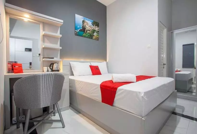 Majatalo Reddoorz Plus Near Politeknik Negeri Malang