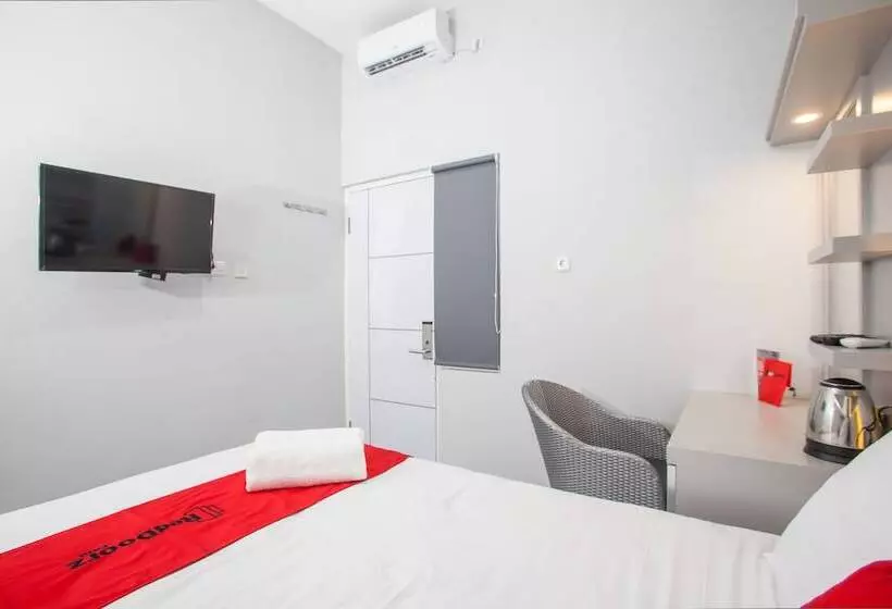 Majatalo Reddoorz Plus Near Politeknik Negeri Malang