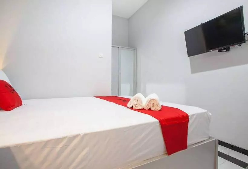 Majatalo Reddoorz Plus Near Politeknik Negeri Malang