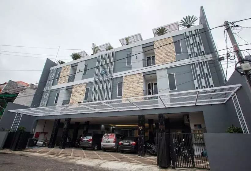 Majatalo Reddoorz Plus Near Politeknik Negeri Malang