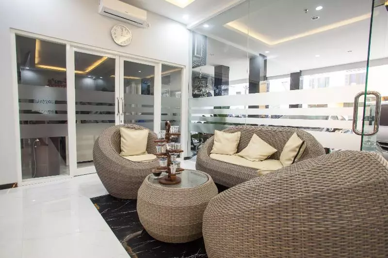 Majatalo Reddoorz Plus Near Politeknik Negeri Malang