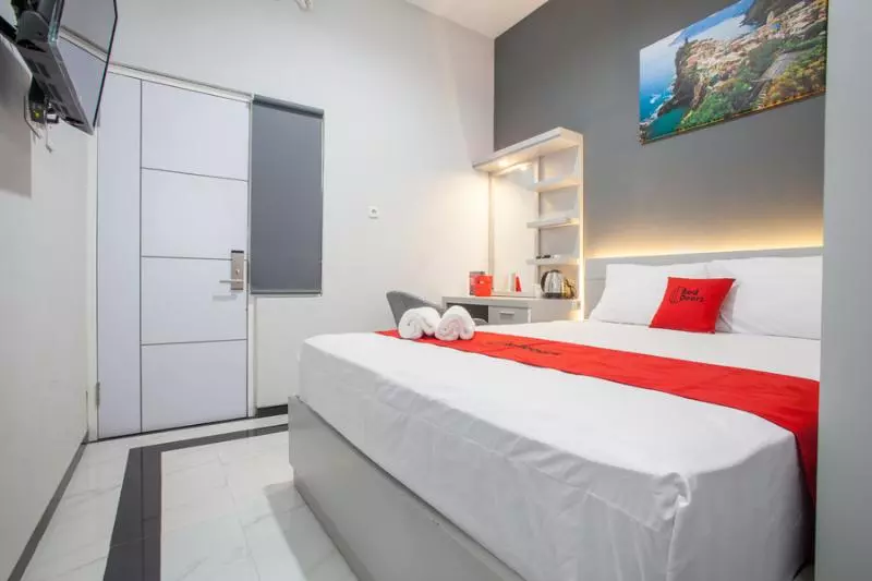 Majatalo Reddoorz Plus Near Politeknik Negeri Malang