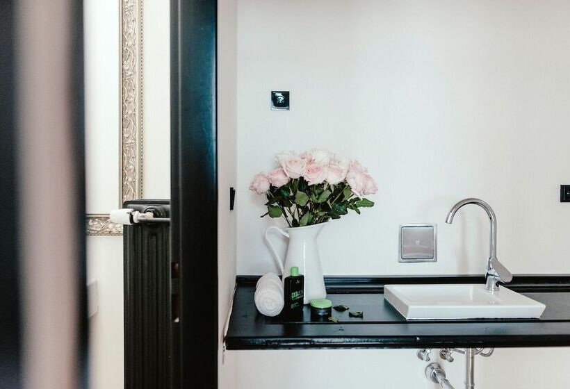 Wake Up Wellness Hostel