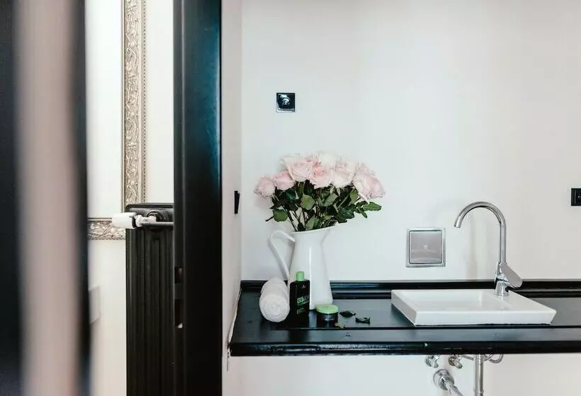 Wake Up Wellness Hostel