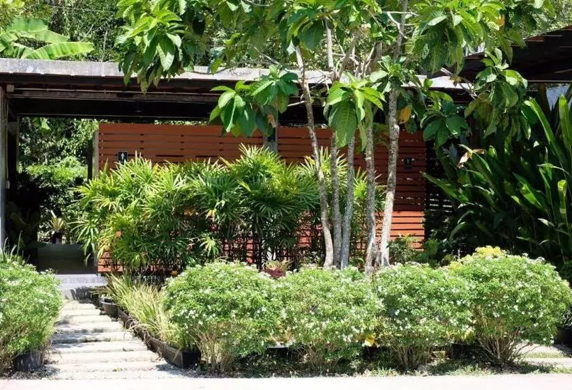 Baan Klang Suan Resort