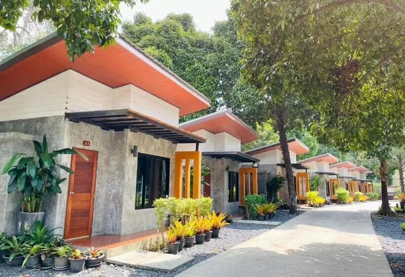 Baan Klang Suan Resort