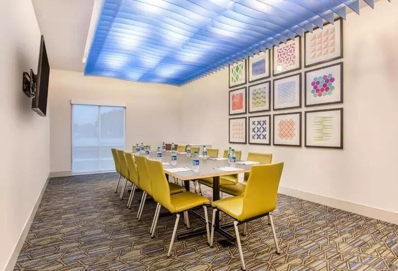 Hotelli Holiday Inn Express & Suites   Ottawa, An Ihg