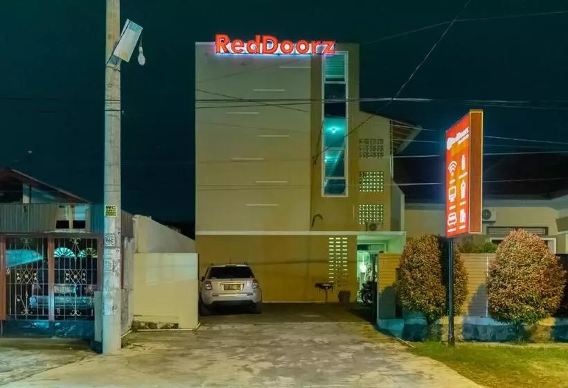 ホテル Reddoorz At Joyce Guest House Medan