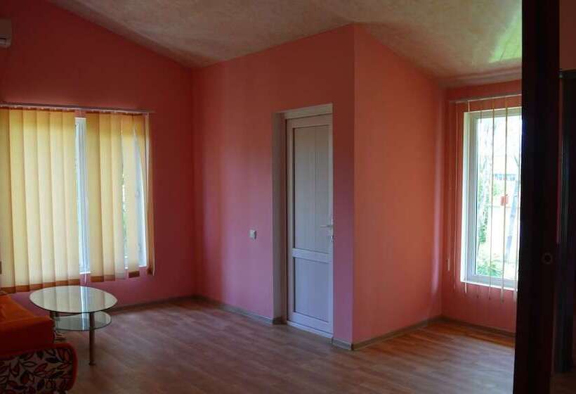 پانسیون Black Sea