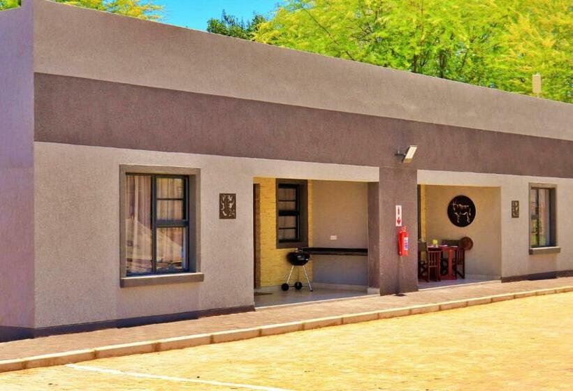 استراحتگاه Tlou Safari Lodge