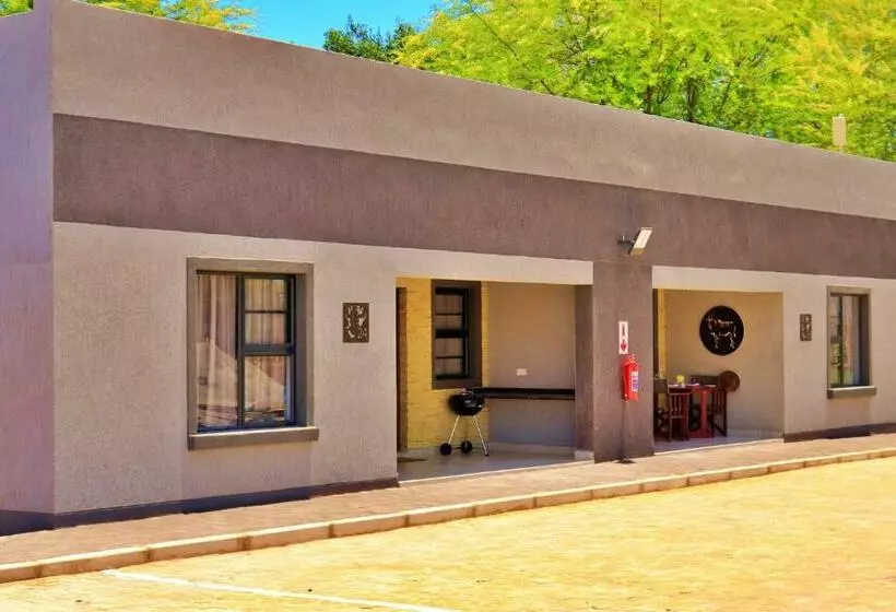 استراحتگاه Tlou Safari Lodge