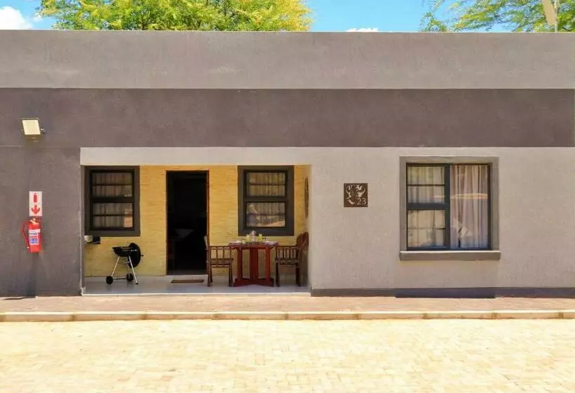 استراحتگاه Tlou Safari Lodge