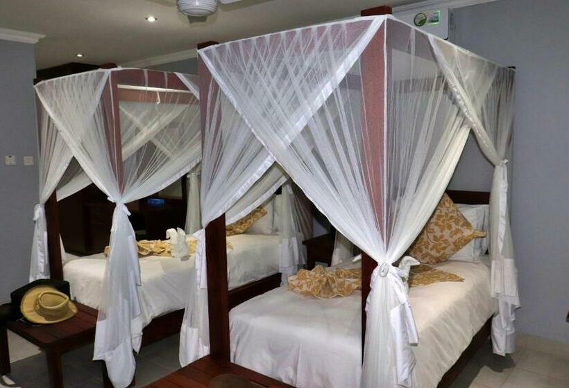 استراحتگاه Tlou Safari Lodge