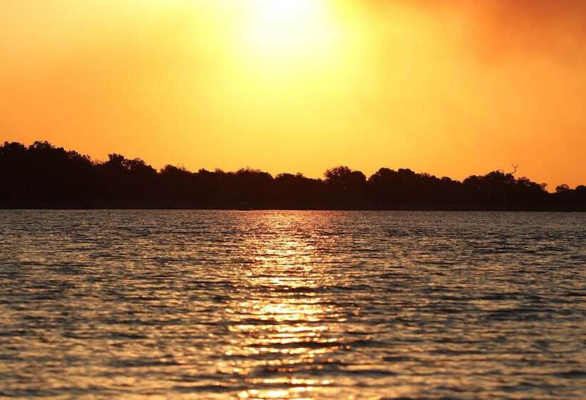 استراحتگاه Tlou Safari Lodge