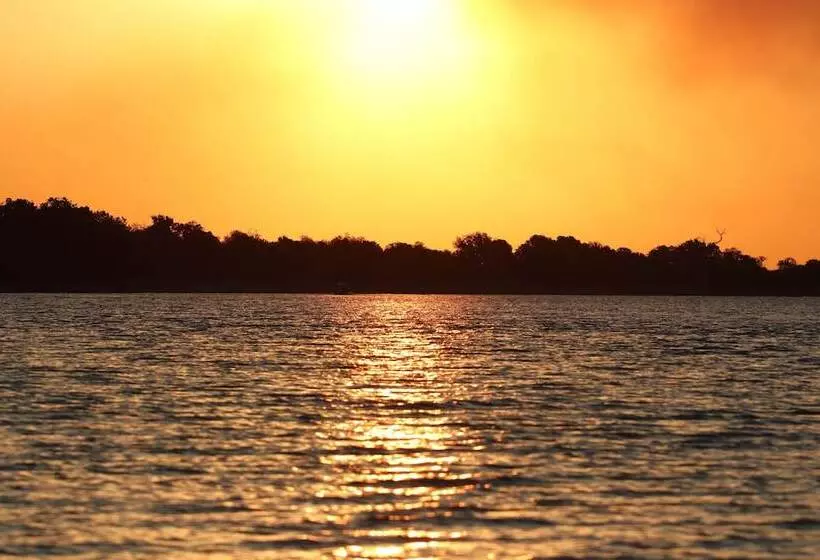 استراحتگاه Tlou Safari Lodge