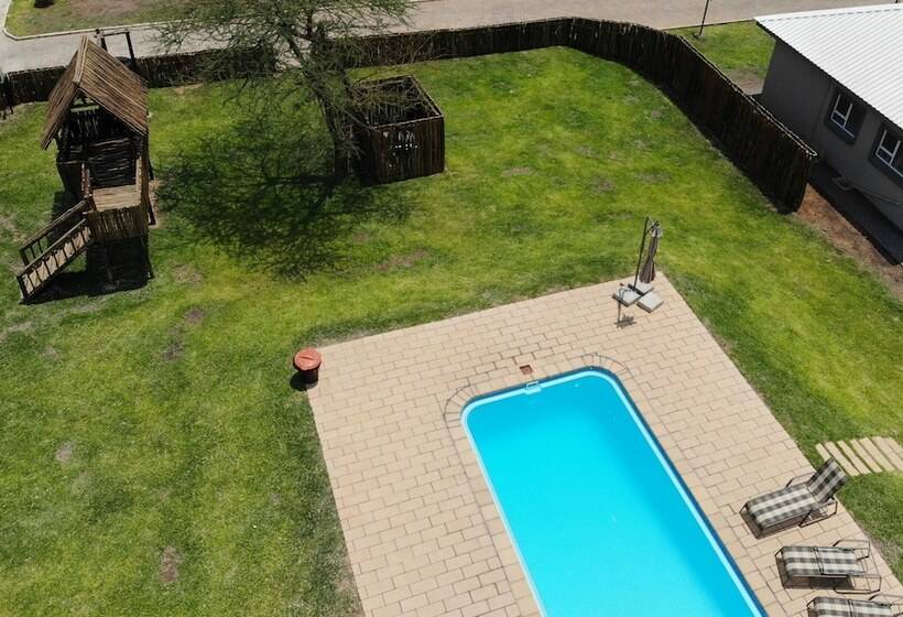 استراحتگاه Tlou Safari Lodge