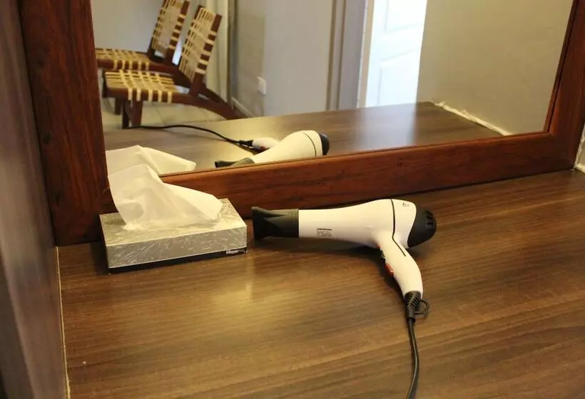 استراحتگاه Tlou Safari Lodge